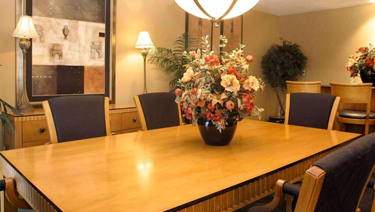 Magnuson Grand & Conference Center Somerset-Bridgewater Екстериор снимка