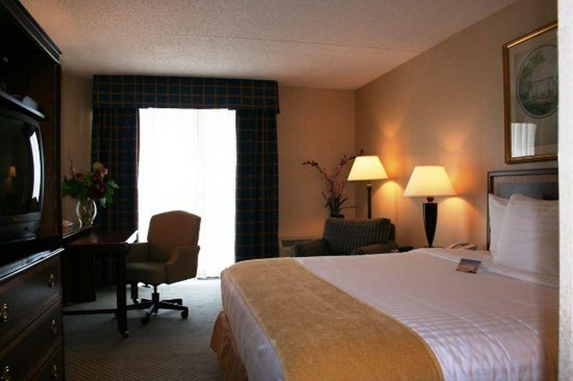 Magnuson Grand & Conference Center Somerset-Bridgewater Стая снимка