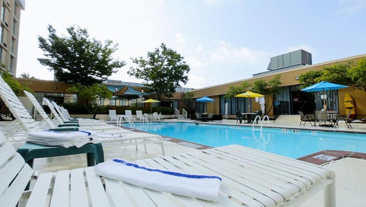 Magnuson Grand & Conference Center Somerset-Bridgewater Екстериор снимка